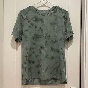 Men’s Lululemon Green Camo Short Sleeve Shirt